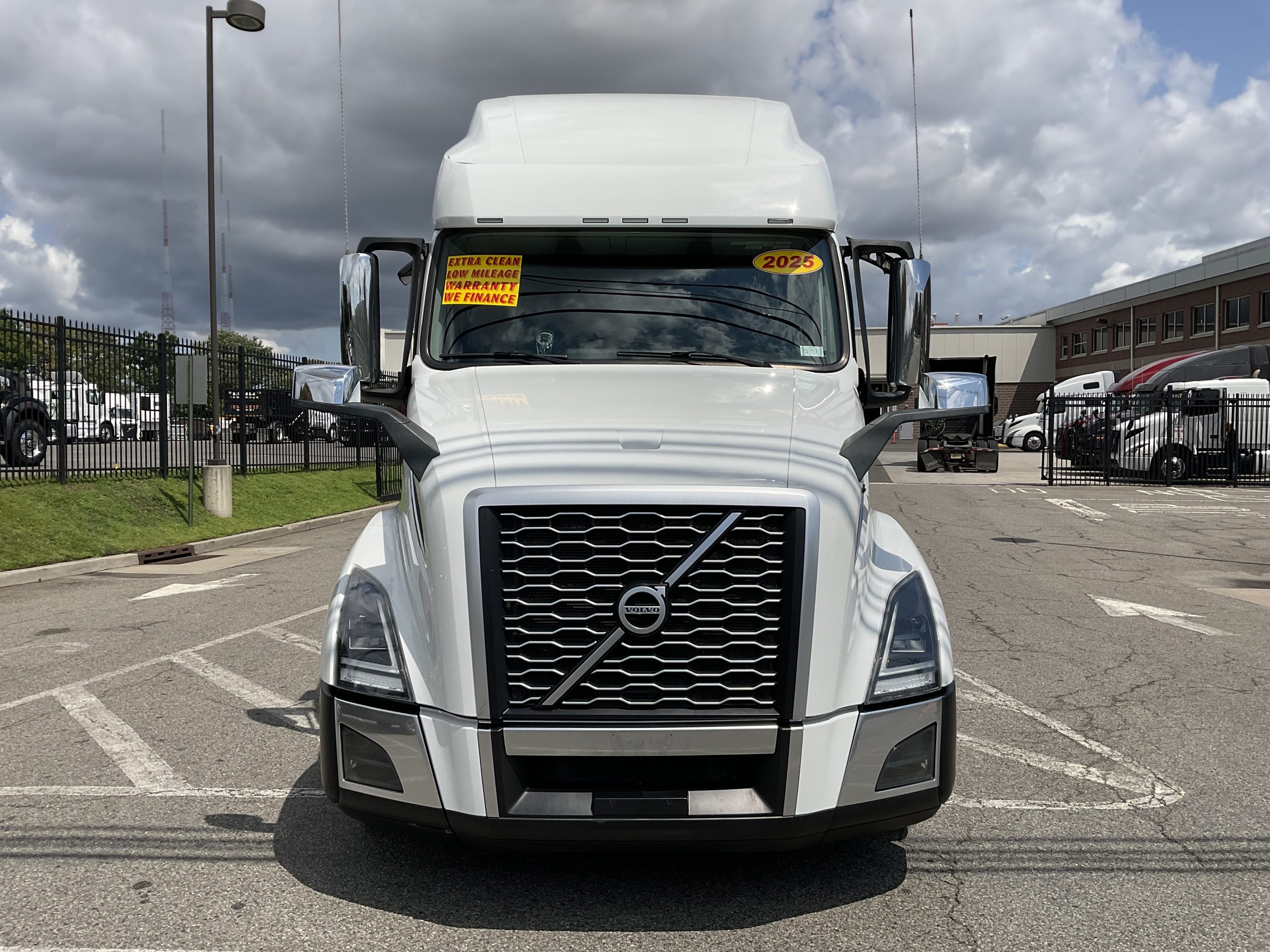 2025 VOLVO VNL64T760 - image 3 of 6
