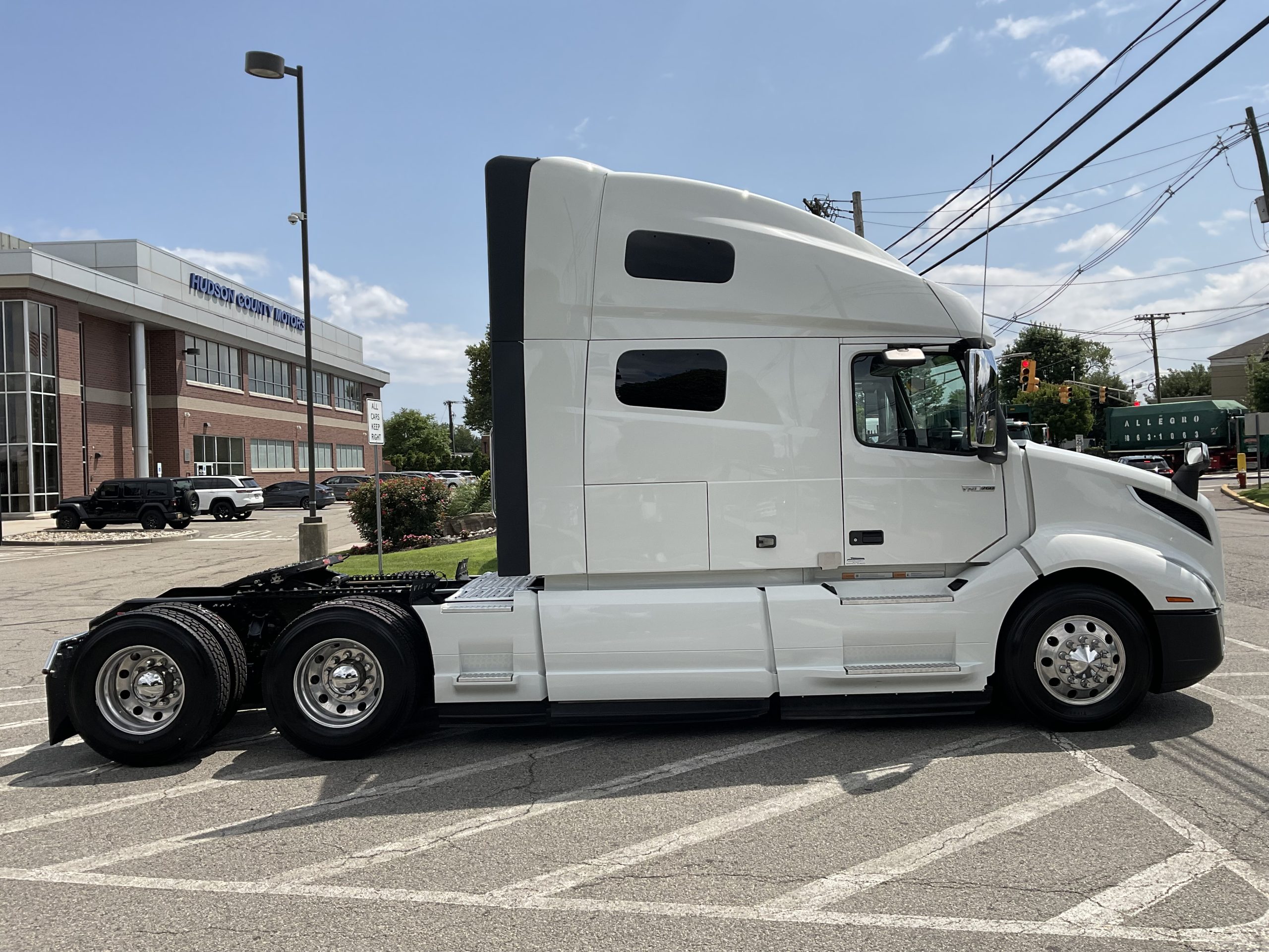 2025 VOLVO VNL64T760 - image 5 of 6