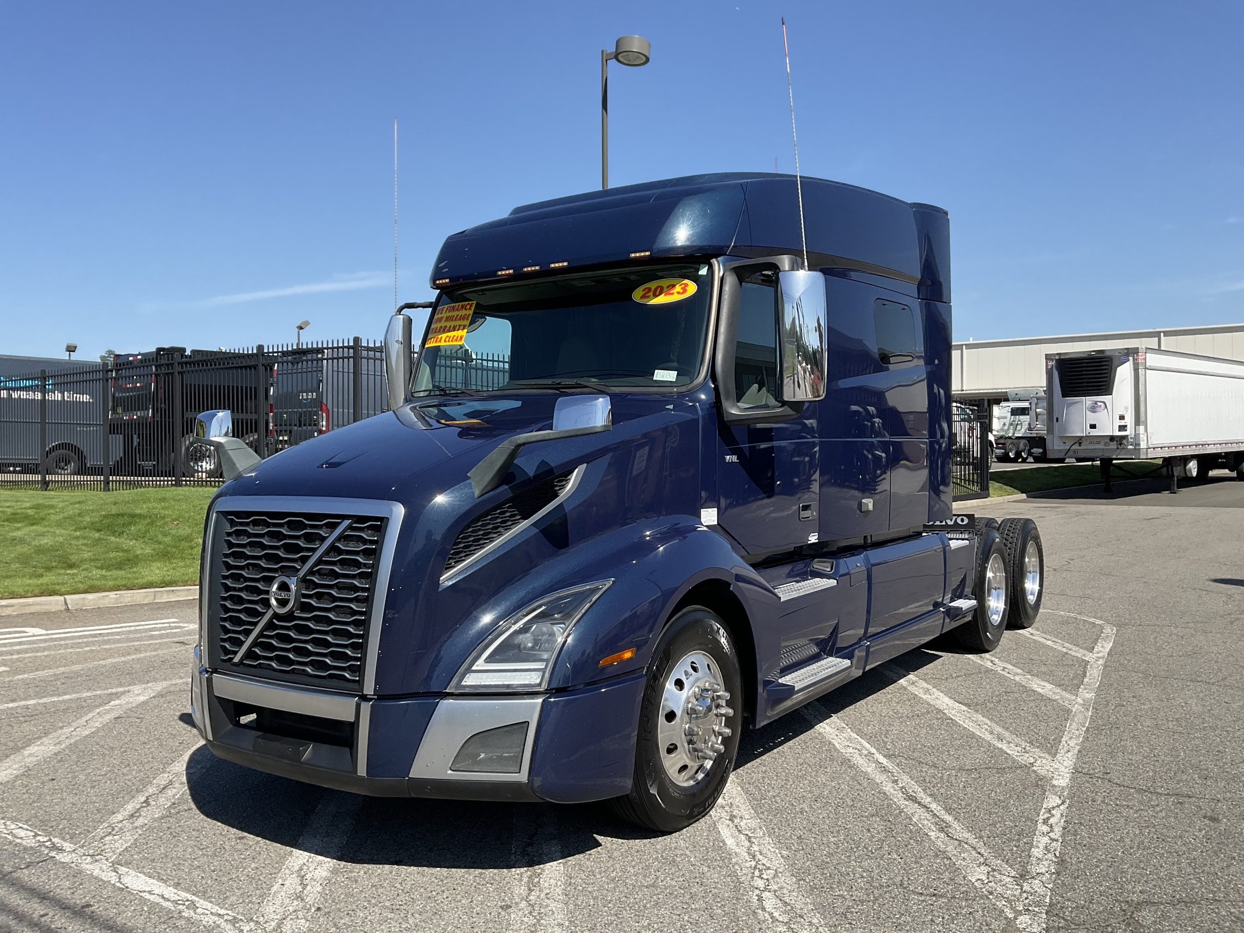 2023 VOLVO VNL64T740 2023 VOLVO VNL64T740 - image 2 of 6