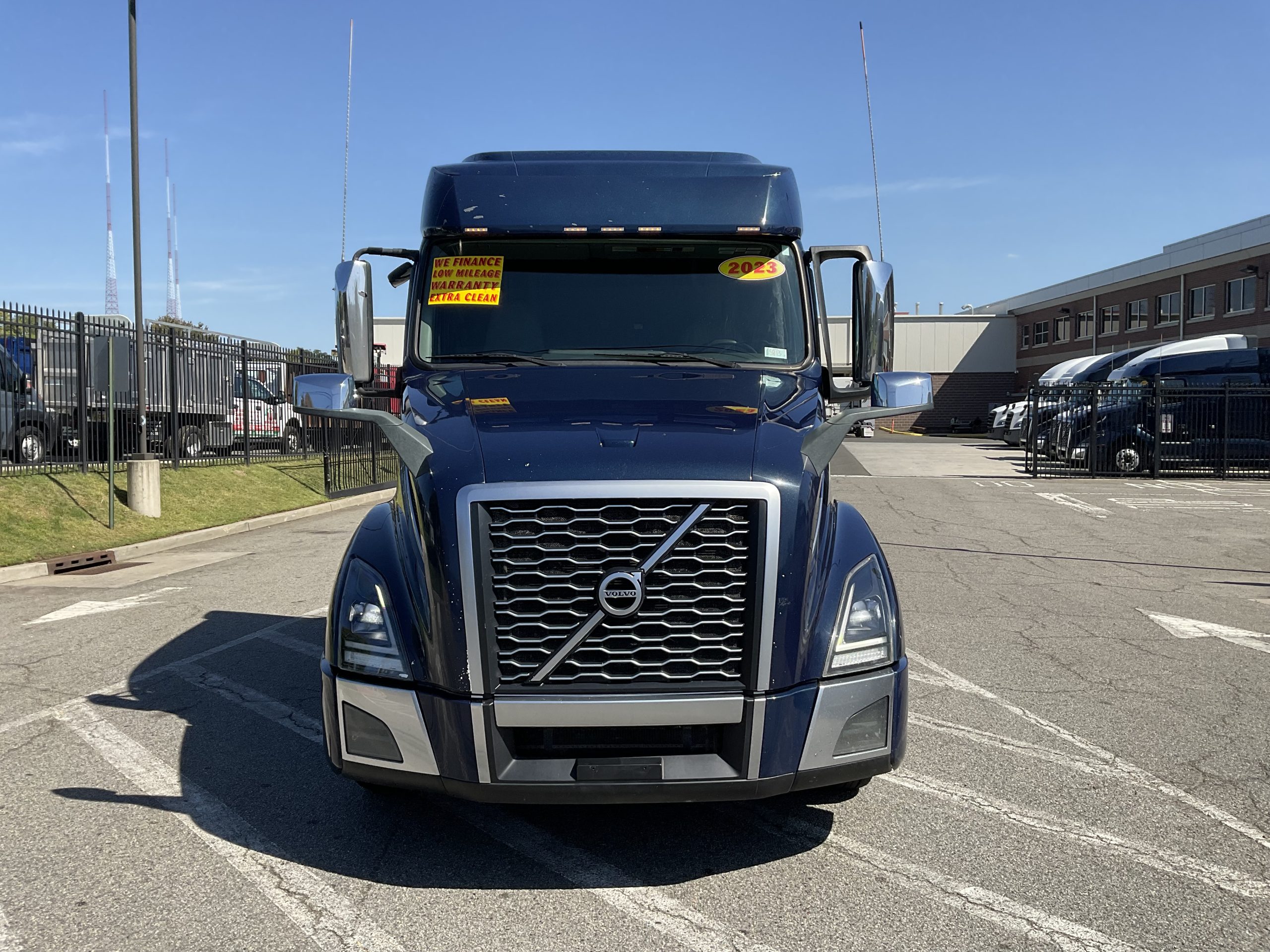 2023 VOLVO VNL64T740 2023 VOLVO VNL64T740 - image 3 of 6