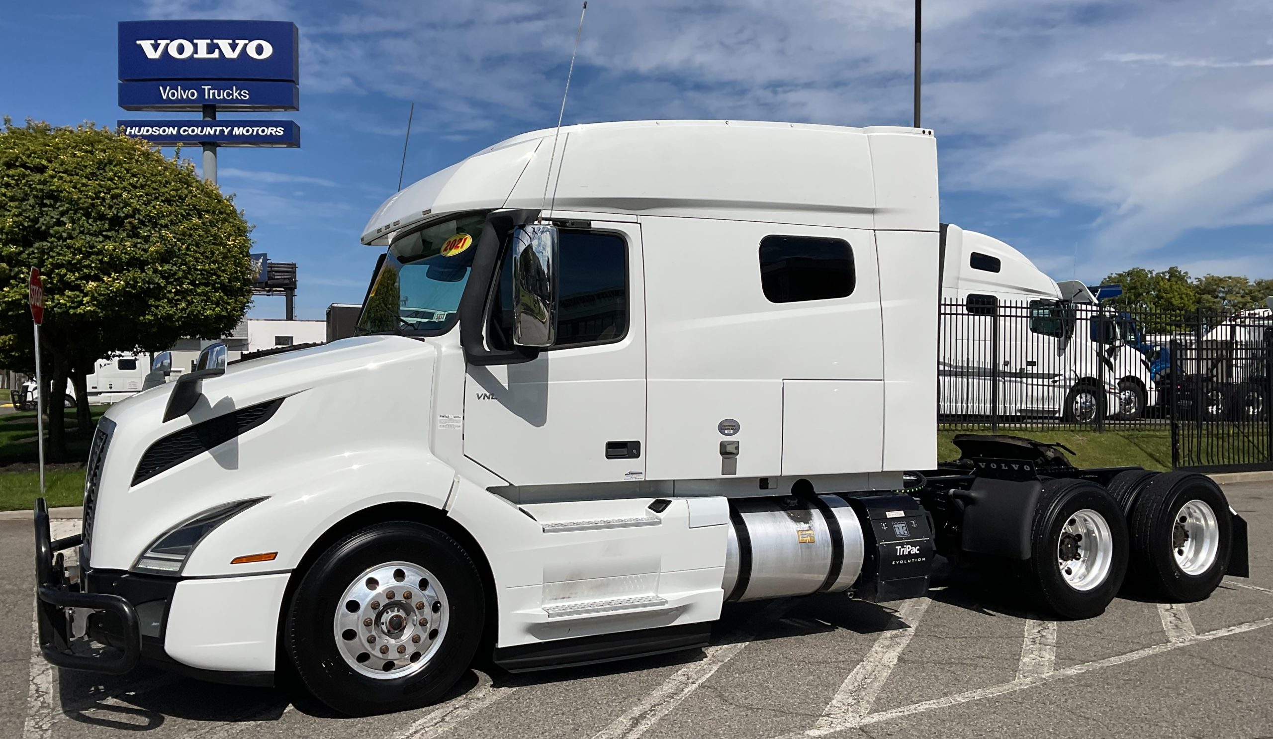 2021 VOLVO VNL64T740 2021 VOLVO VNL64T740 - image 1 of 6