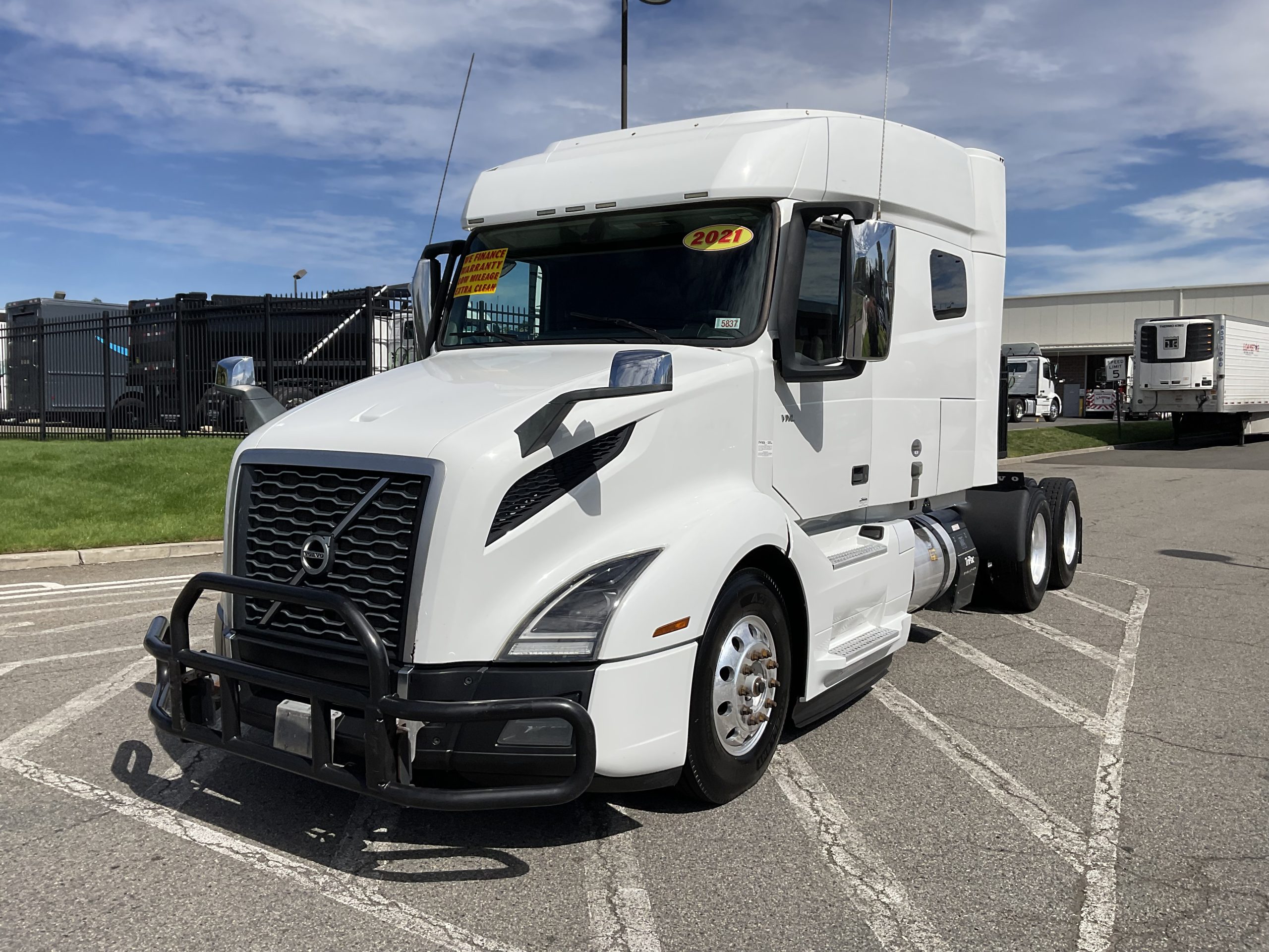 2021 VOLVO VNL64T740 2021 VOLVO VNL64T740 - image 2 of 6