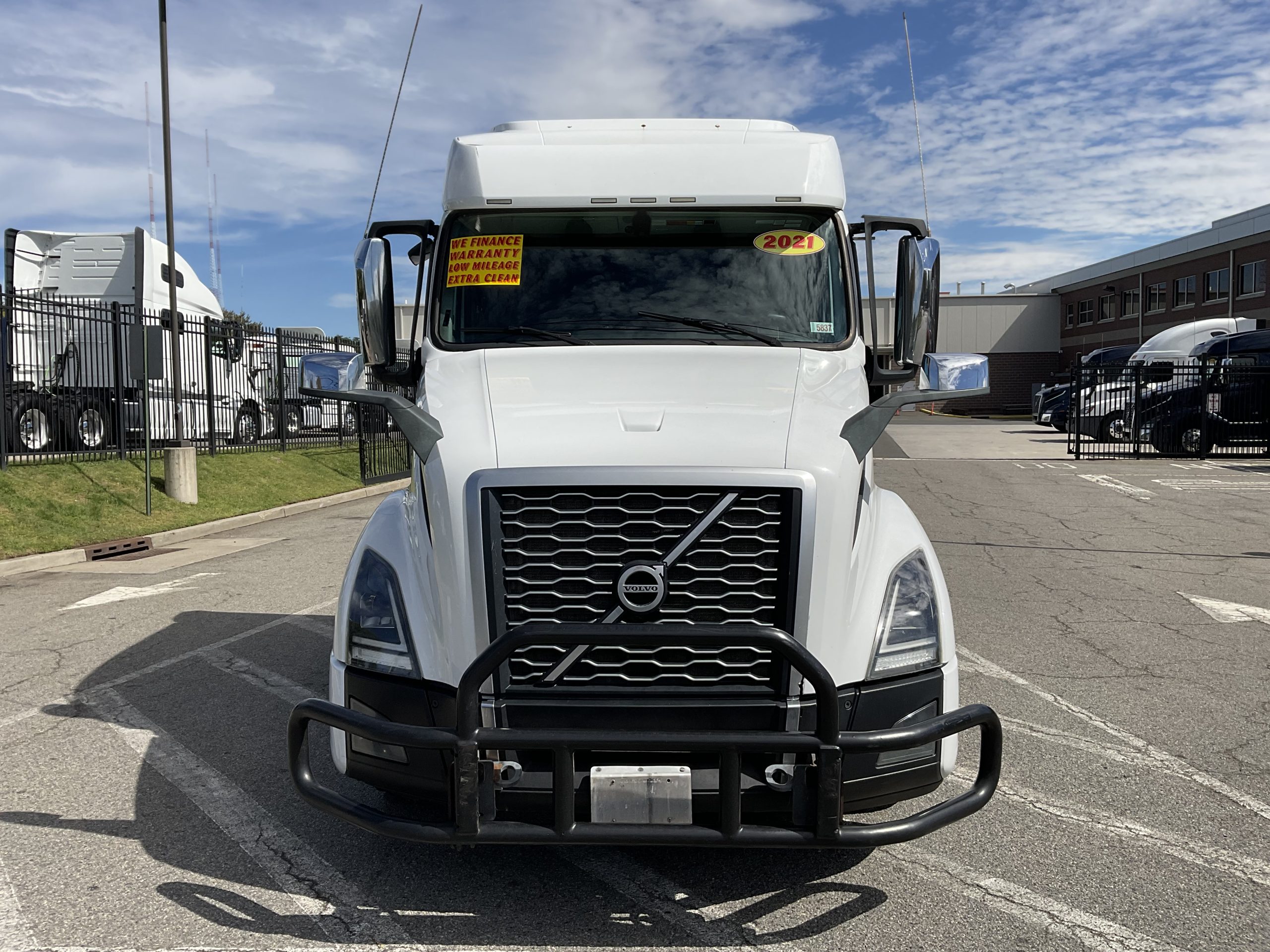 2021 VOLVO VNL64T740 2021 VOLVO VNL64T740 - image 3 of 6