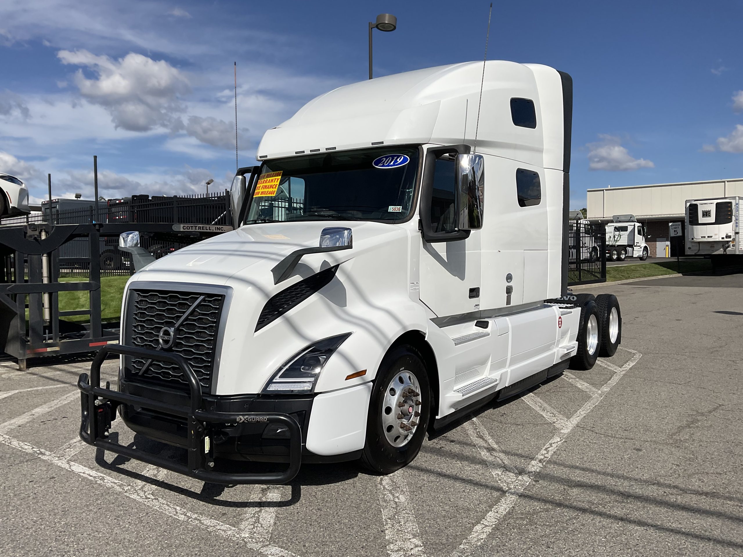 2019 VOLVO VNL64T760 2019 VOLVO VNL64T760 - image 2 of 6