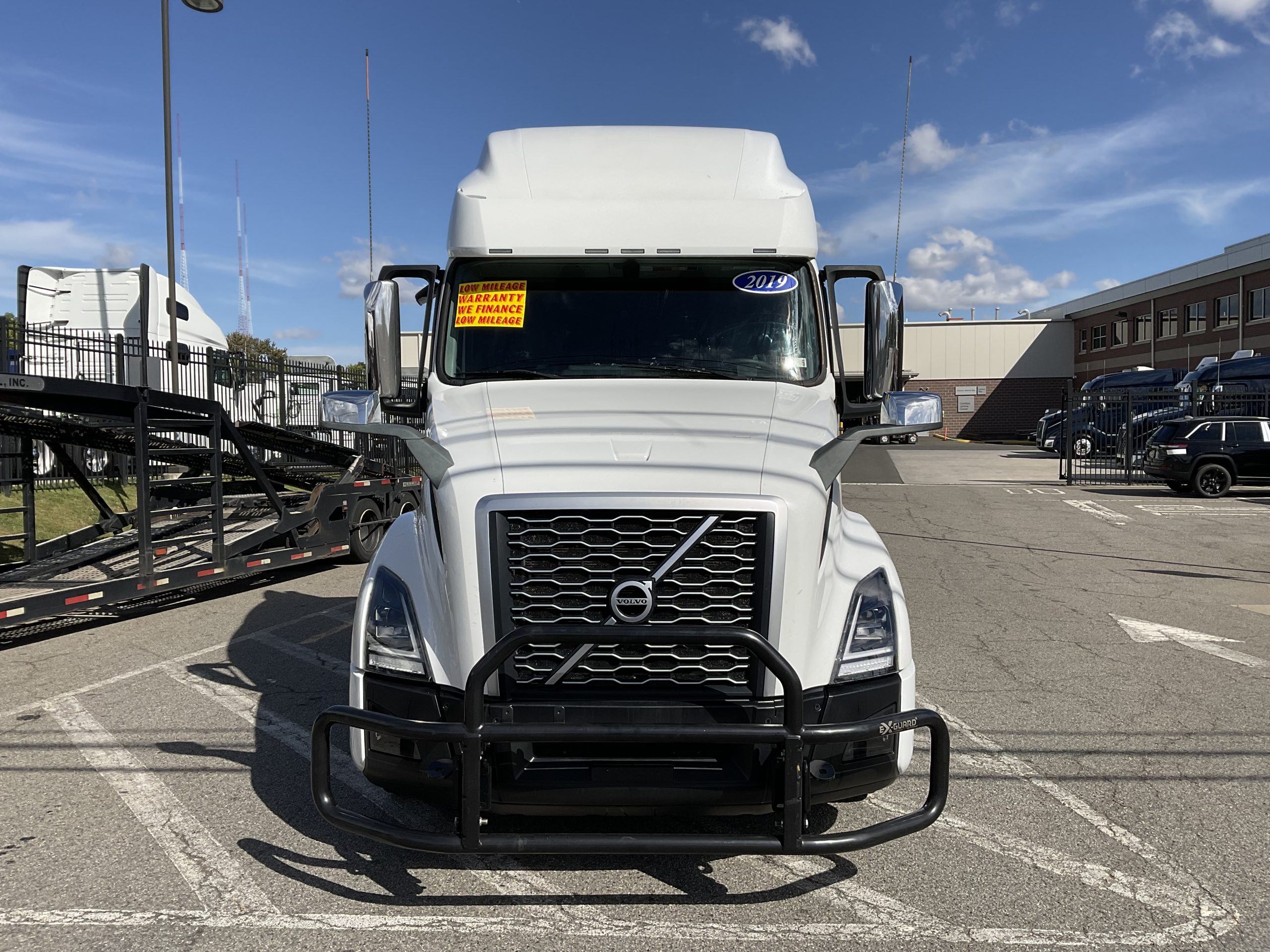 2019 VOLVO VNL64T760 2019 VOLVO VNL64T760 - image 3 of 6