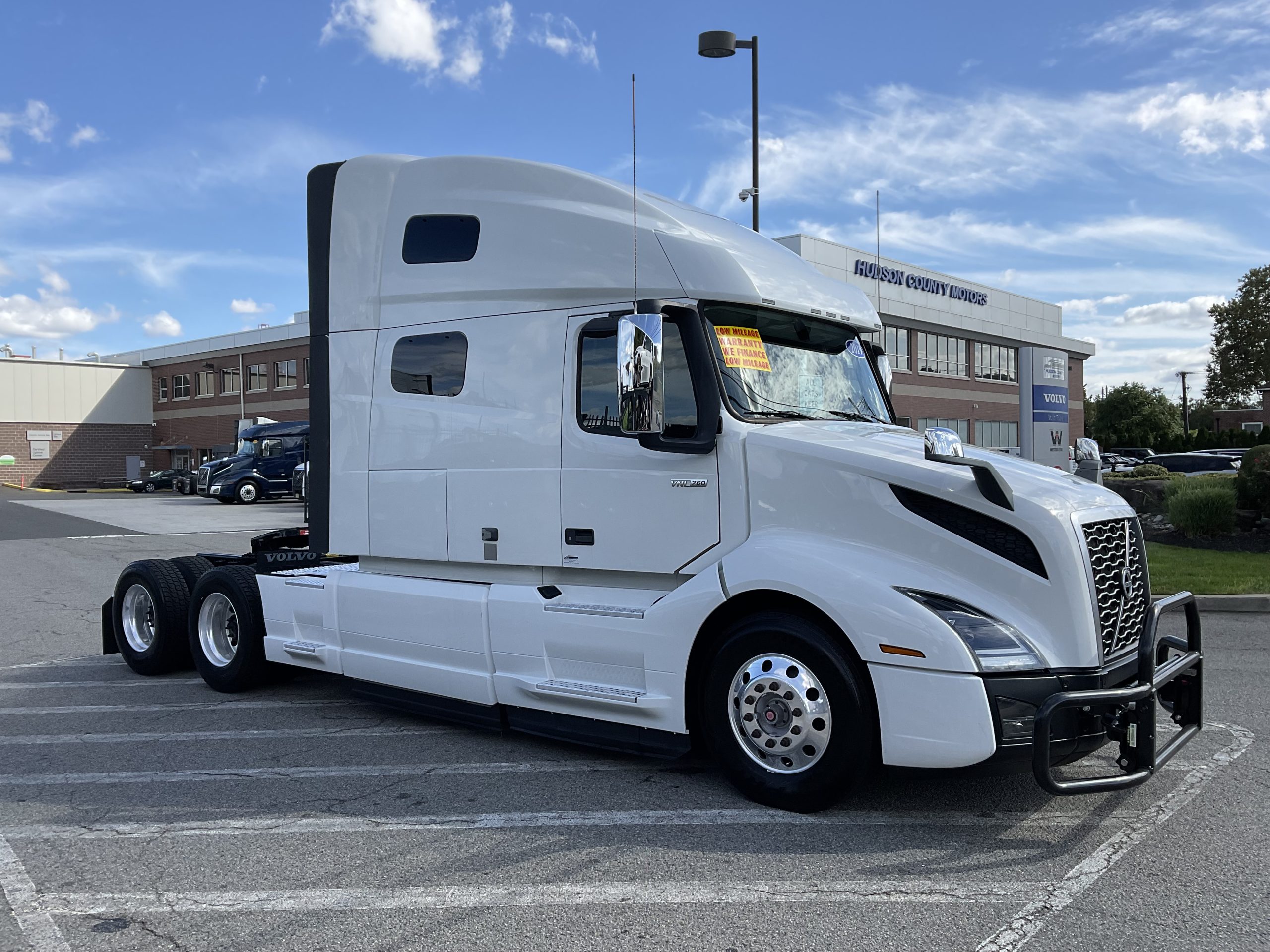 2019 VOLVO VNL64T760 2019 VOLVO VNL64T760 - image 4 of 6