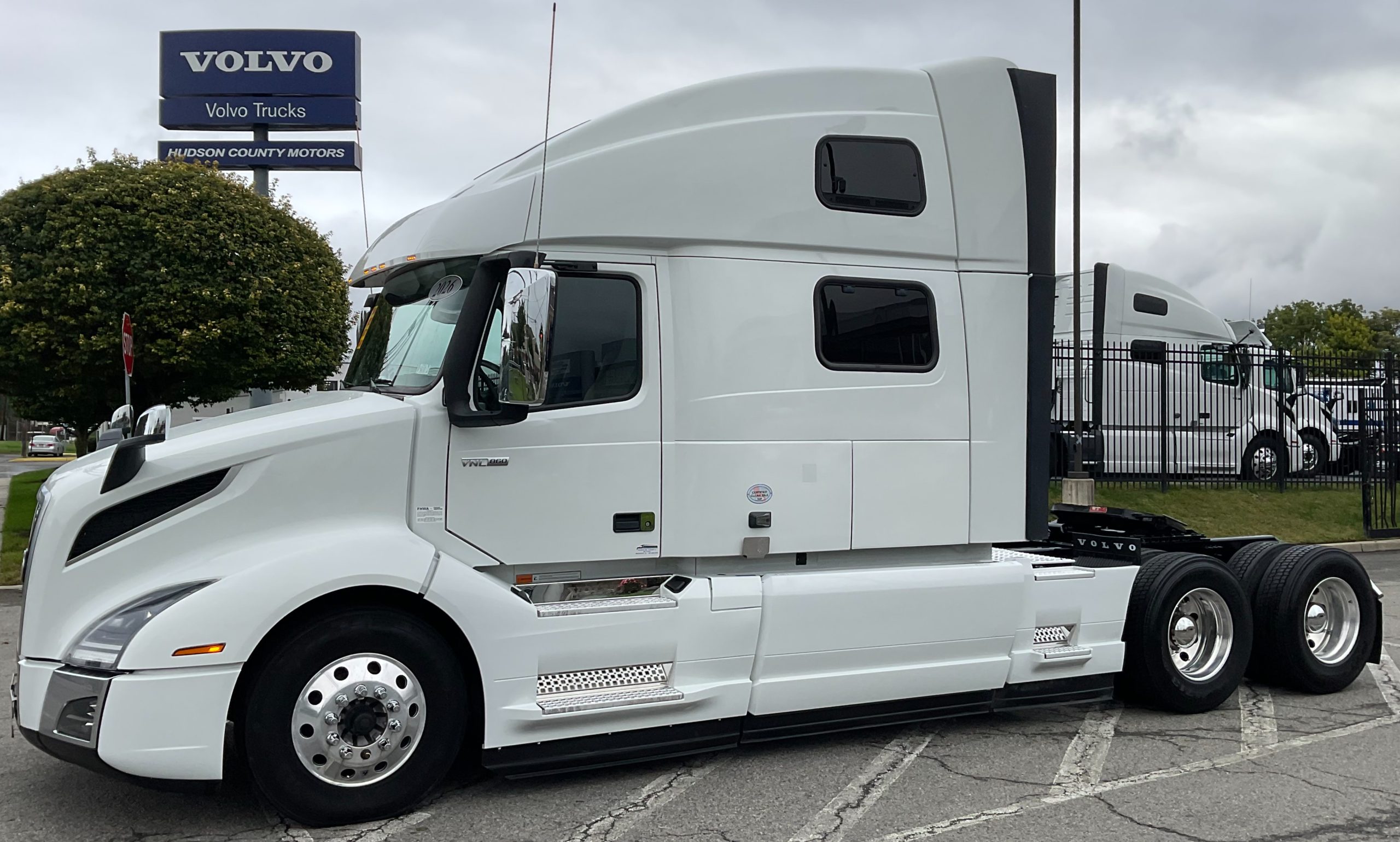 2026 VOLVO VNL64T860 2026 VOLVO VNL64T860 - image 1 of 6