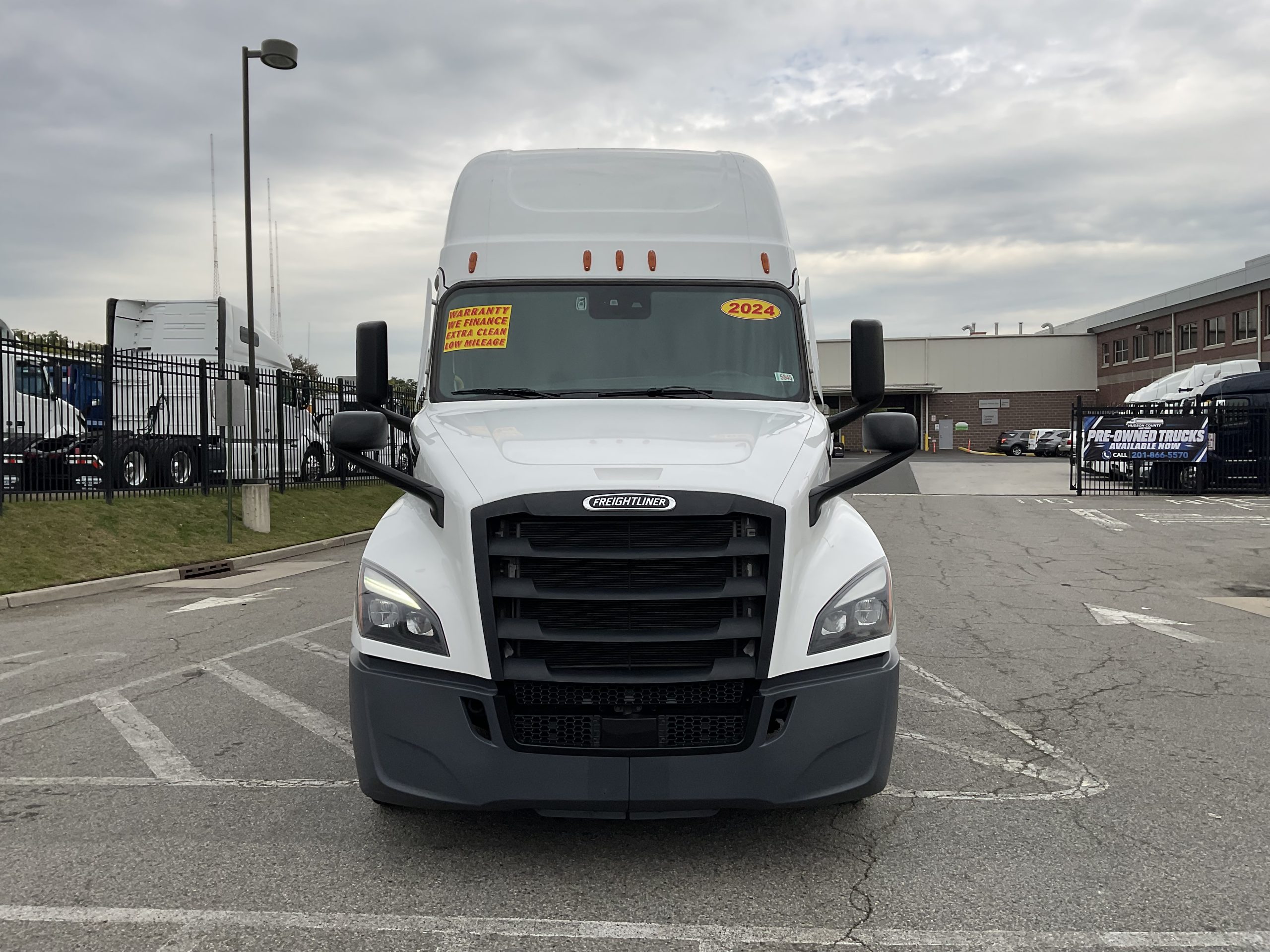 2024 FREIGHTLINER CASCADIA 126 2024 FREIGHTLINER CASCADIA 126 - image 4 of 6