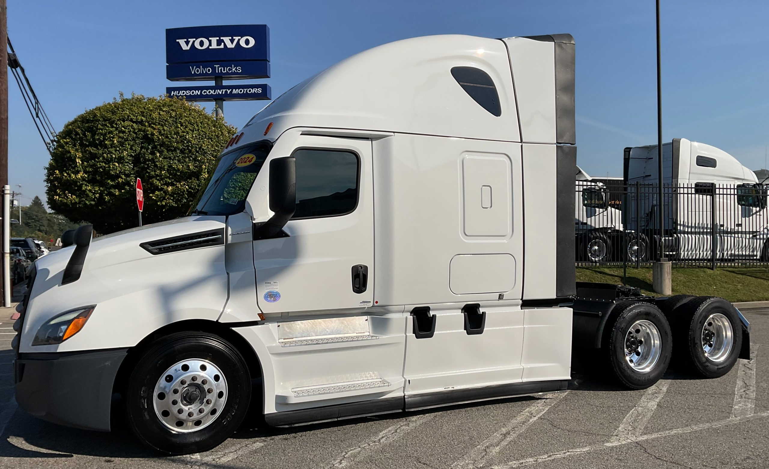 2024 FREIGHTLINER CASCADIA 126 2024 FREIGHTLINER CASCADIA 126 - image 1 of 6