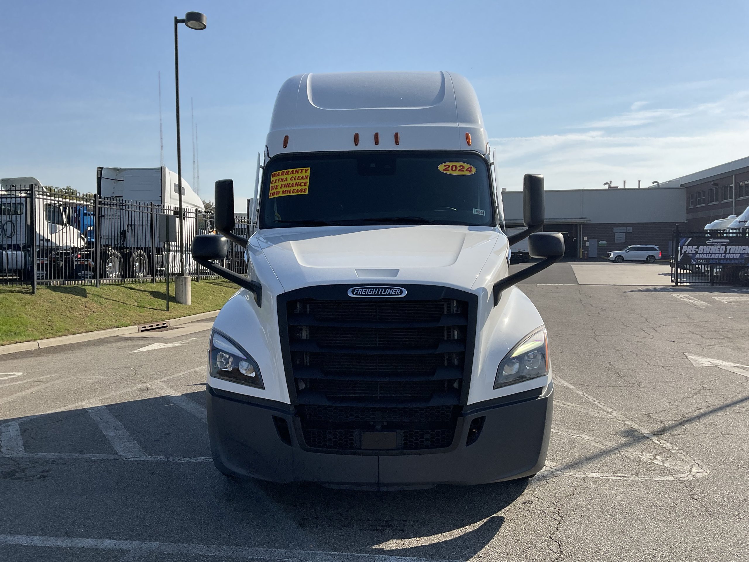 2024 FREIGHTLINER CASCADIA 126 2024 FREIGHTLINER CASCADIA 126 - image 3 of 6