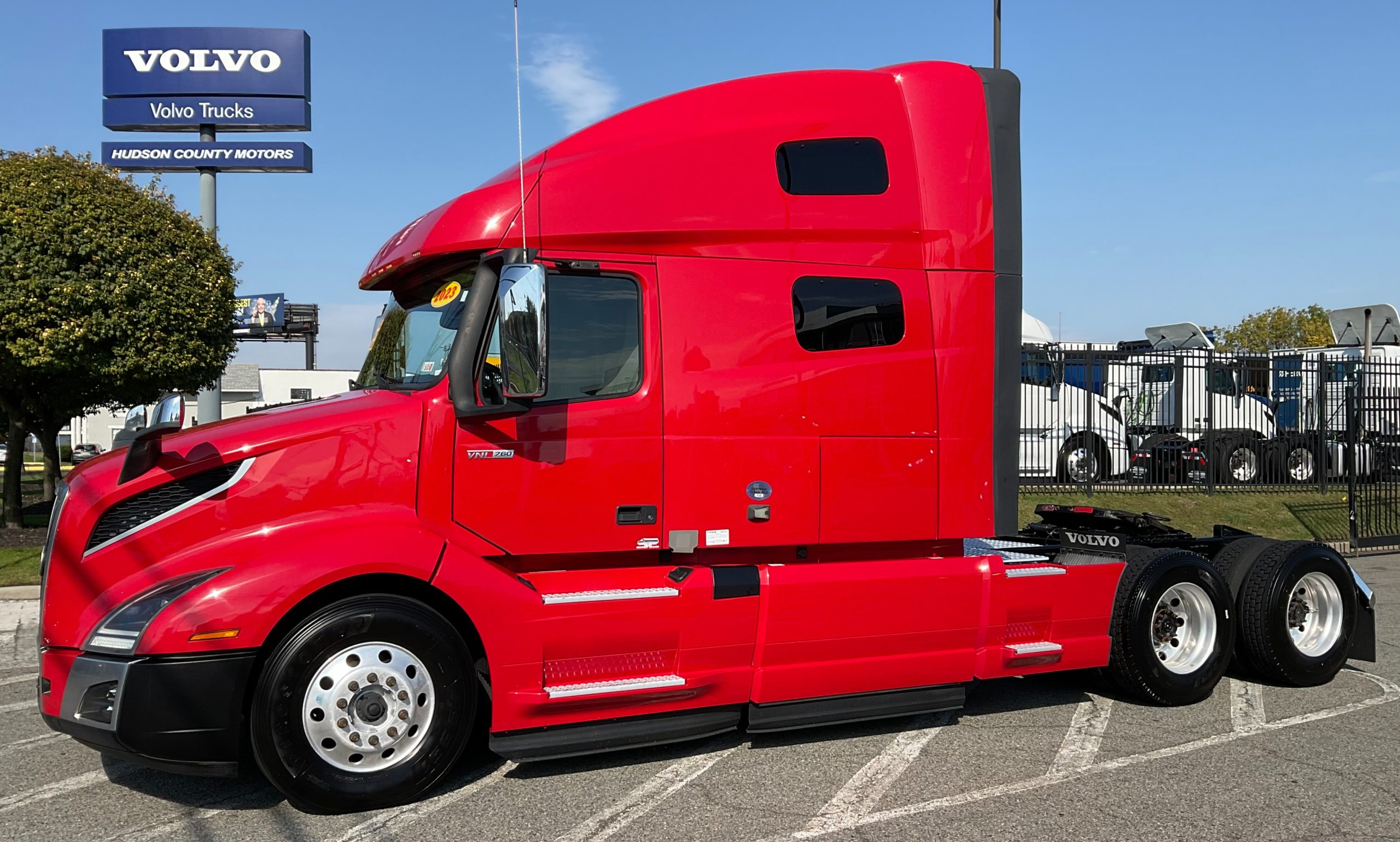 2023 VOLVO VNL64T760 2023 VOLVO VNL64T760 - image 1 of 6