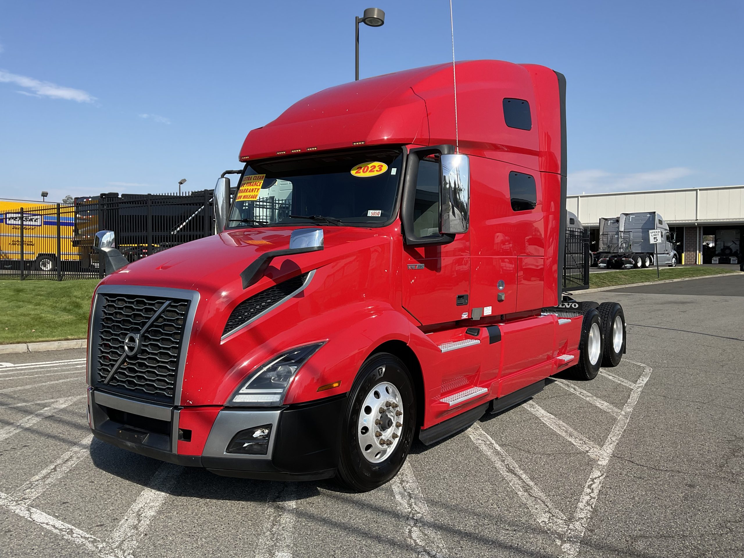 2023 VOLVO VNL64T760 2023 VOLVO VNL64T760 - image 2 of 6